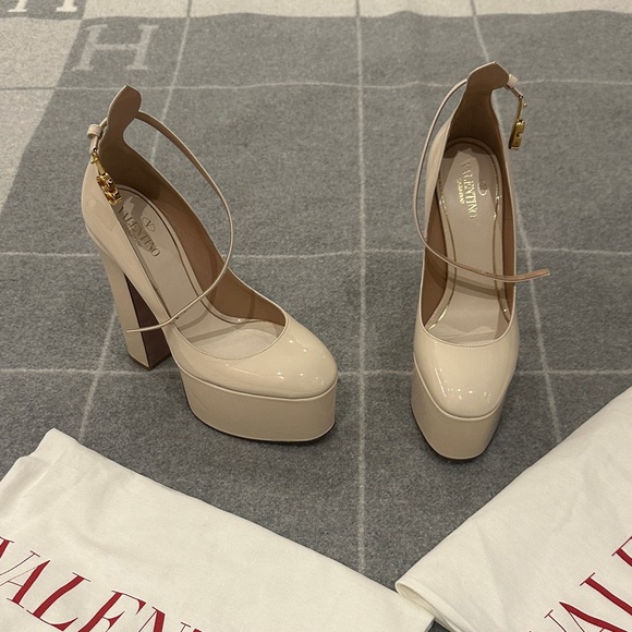 Valentino Beige Platform Heels - Picture 1 of 5